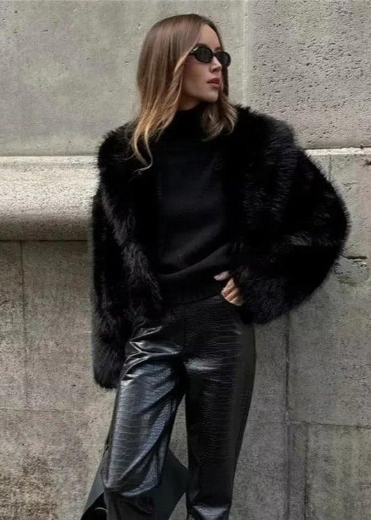 Chaqueta de Pelo Sintético con Cuello Polo – Negro